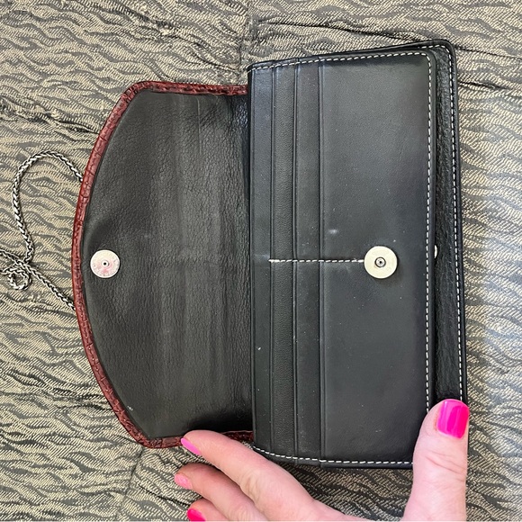 Gently used Brighton wallet on chain - Picture 4 of 4